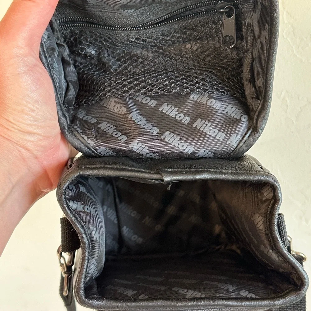 Vintage Nikon 5523 Black Leather Camera Crossbody Mesh & Zipper Pockets Bag